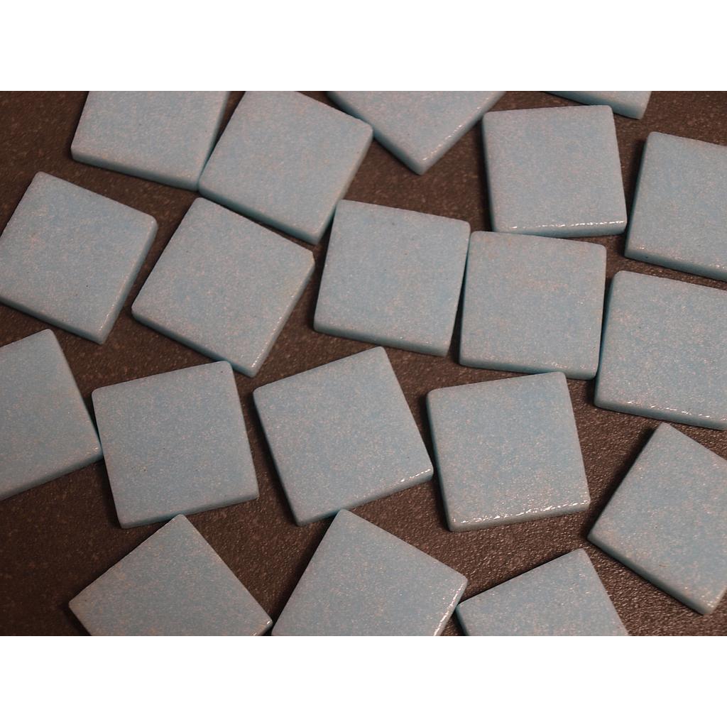 Ancienne Pate de Verre Bleu Clair 2.4 x 2.4 cm, par 100g