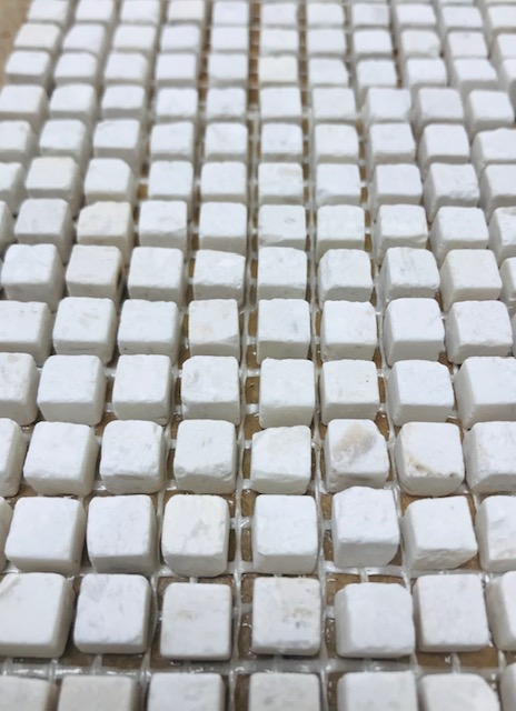 Pietracrema - 0.7 x 0.7 cm , par 100 g .