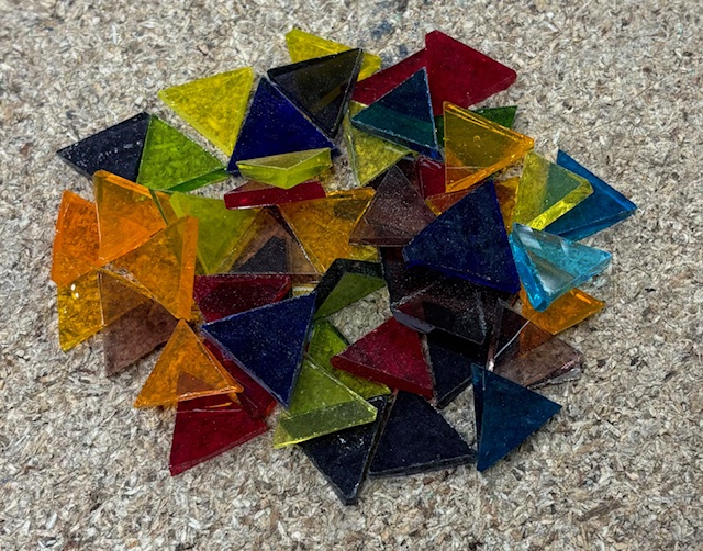Triangle en Verre coloré, Par 100 g
