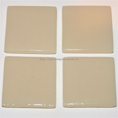 [331] Pâte de verre 331 (Blanc rosé) 2,3 x 2,3 cm, par 100g